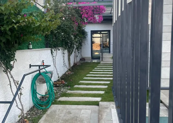 Bodrumda Deniz Ve Doga Manzarali Full Esyali Lueks