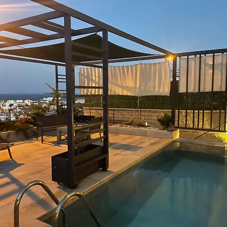 Bodrumda Deniz Ve Doga Manzarali Full Esyali Lueks Villa