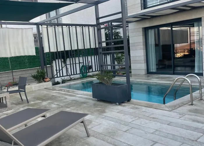 Bodrumda Deniz Ve Doga Manzarali Full Esyali Lueks Willa Bodrum